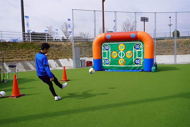 売上金は日本赤十字に寄付